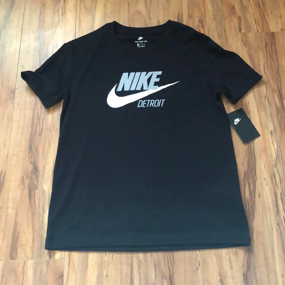 NWT Nike Detroit The Nike Tee Black T-Shirt XS